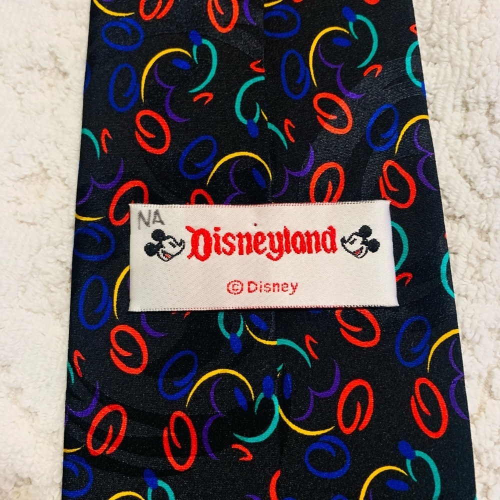 Disney Magic Vibrant Mickey Mouse Neck Tie 100% silk - Picture 3 of 6